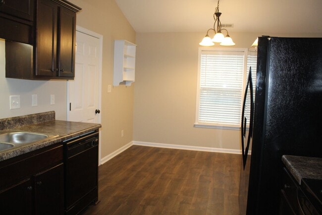 Photo - 3 Bed/2 Bath Home - 10 minutes to SJAFB!