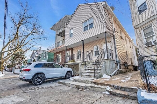 Photo - 165 Winfield Ave Unidad #4