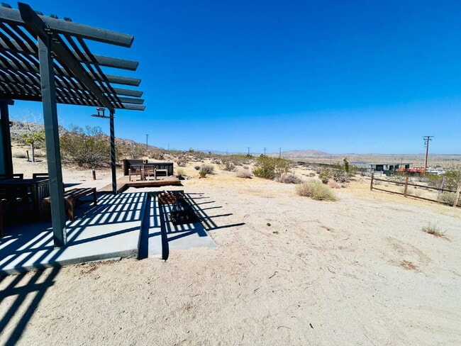 Updated 3 bd, 2 ba on 1.98 Acres with Hot Tub!