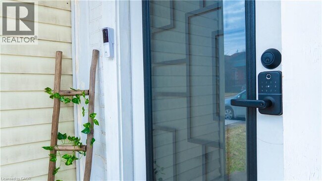 Photo - 51 Tisdale St N