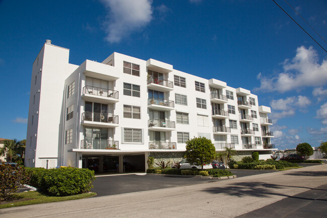 Building Photo - 301 Croton Ave Unit 201 Rental