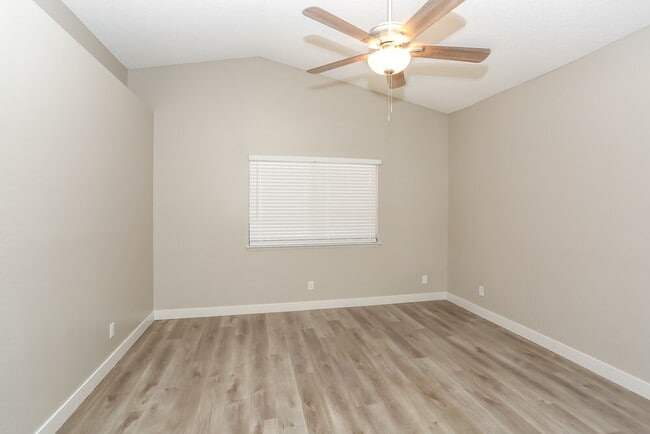 5221 Shady Grove Ln