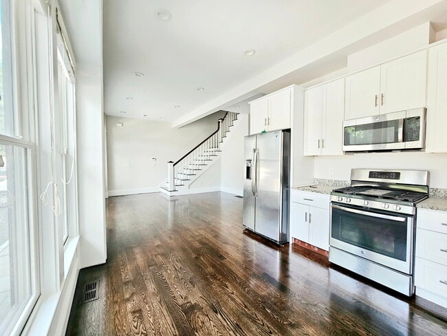 Photo - 2044 Beacon St