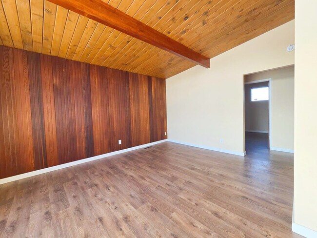 Photo - 8820 Meadowlark Rd NW