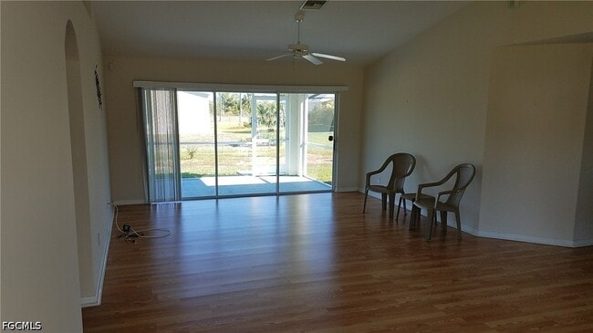 Photo - 3002-3052 52nd St W