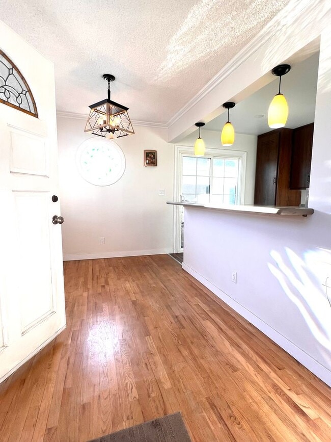 Building Photo - Private Back House with single garage & yard