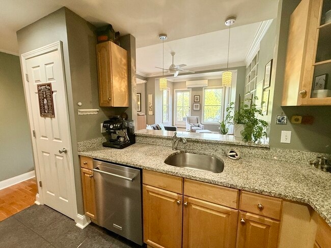 Photo - 565 Massachusetts Ave Unidad 4