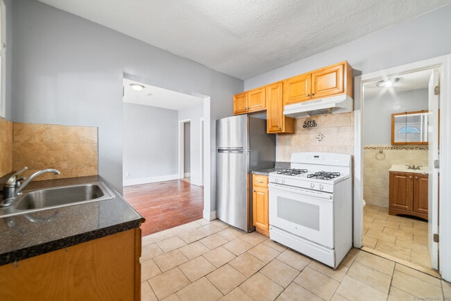 Building Photo - 705 Dixwell Ave Unit 1 Rental