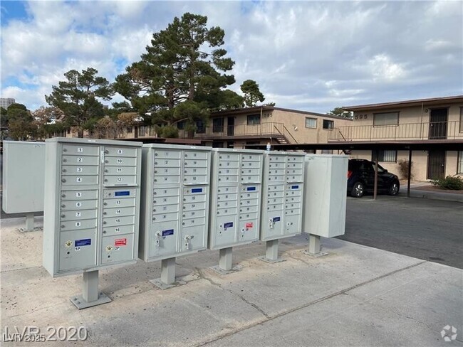Building Photo - 625 S Royal Crest Cir Unit 8 Rental