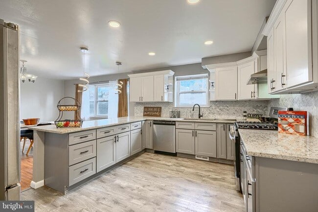 Photo - 3645 Glengyle Ave Unit 3F
