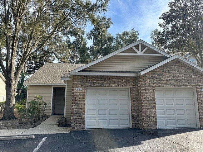 Building Photo - 4700 SW Archer Rd Unit 32