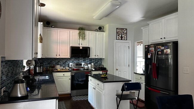Photo - 8280 Chatham Oaks Dr