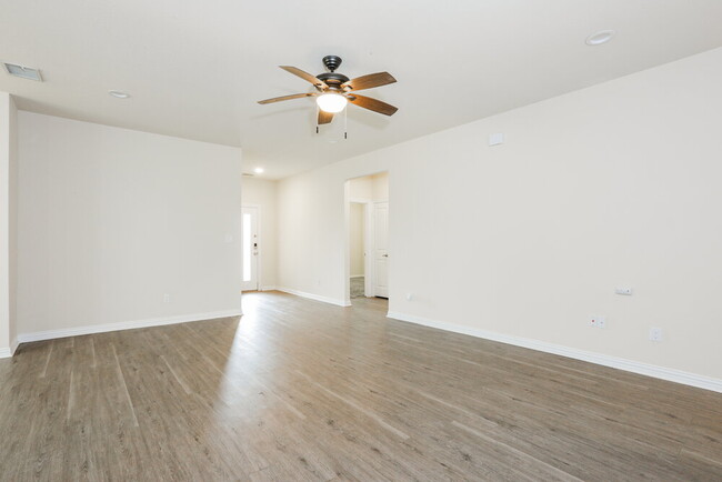 Photo - 1314 Roan Dr