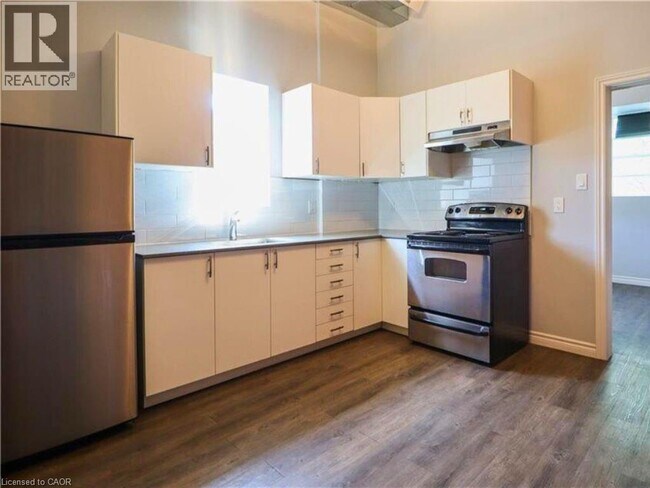 Photo - 251 King St E Unit B