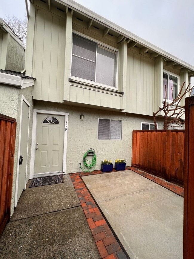 Move in Ready! Racquet Club Circle - Move in Ready!  Racquet Club Circle Condo