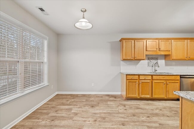 Photo - 120 Gatwick Ct