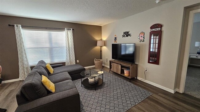 Photo - 308 Lake Lucerne Way