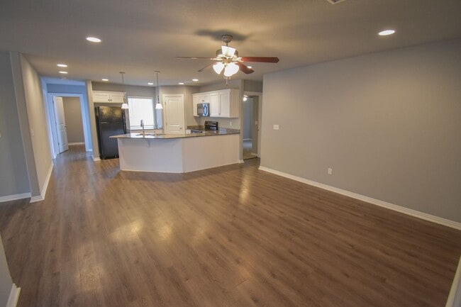 Photo - Nice 4 Bedroom Upscale Home In The Heart of Fayetteville!!