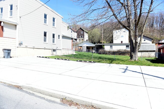 Building Photo - 2312 18th st Unit 2312 1/2 18th Street Left Side