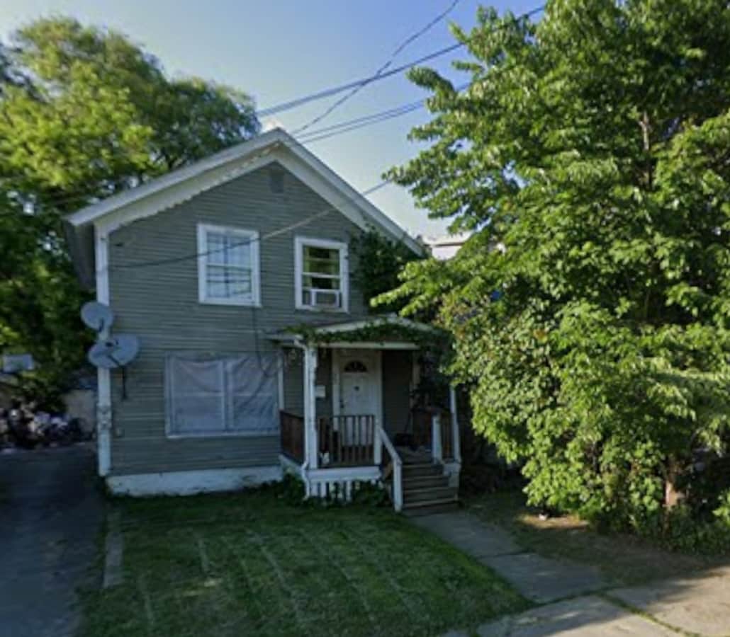Charming Home Near Downtown Windsor - Charming Home Near Downtown Windsor