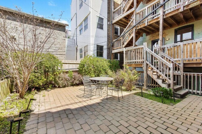 Photo - 2132 N Oakley Ave Unit 3