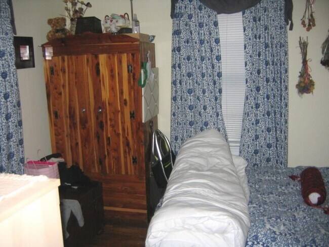 Photo - 24 Oak Square Ave Unit 1