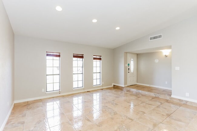 Photo - 6906 Forestview Dr