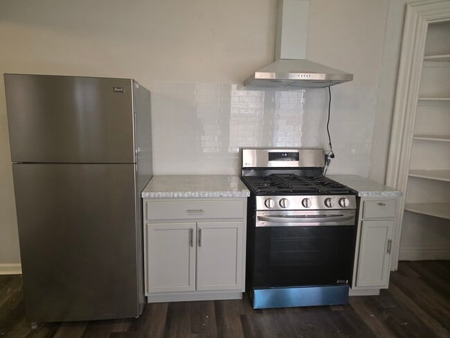 Building Photo - 525 Monmouth St Unit 1st floor