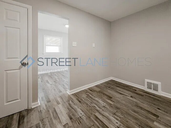 Photo - 1052 Renshaw Dr