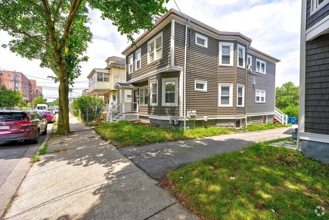 Building Photo - 287 Medford St Unit 1 Rental