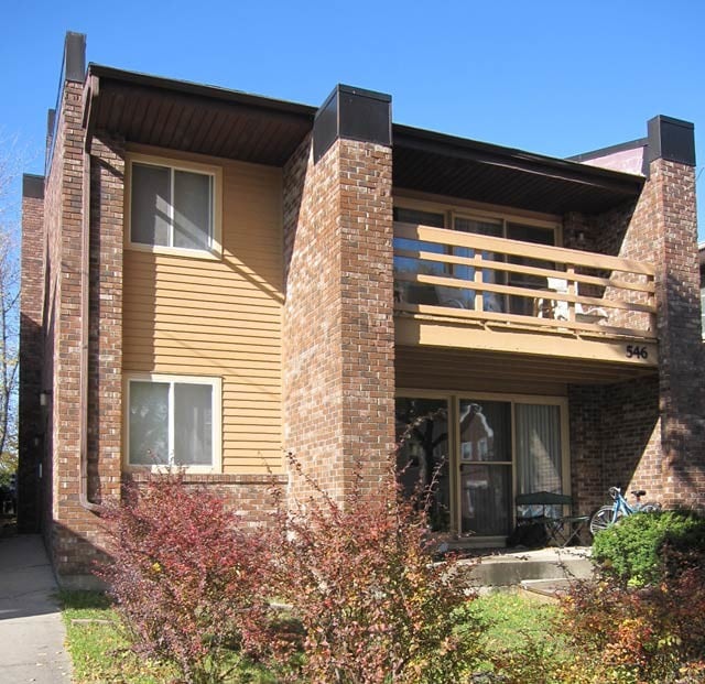 Front of Building - 546 W Doty St Apartments