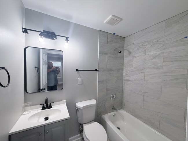 Photo - 793 N Hollywood St