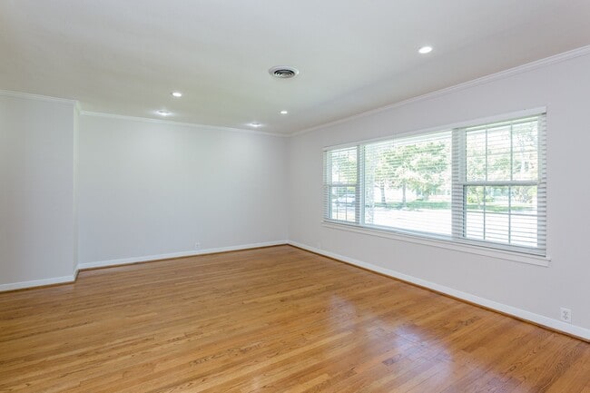 Photo - 2807 Prescott St