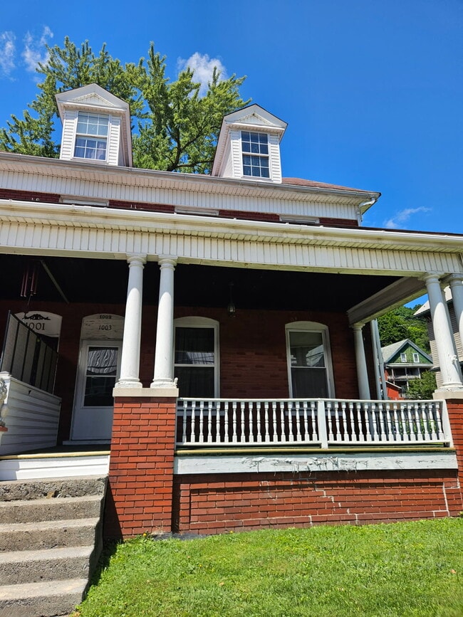 Building Photo - 1003 Lincoln Ave