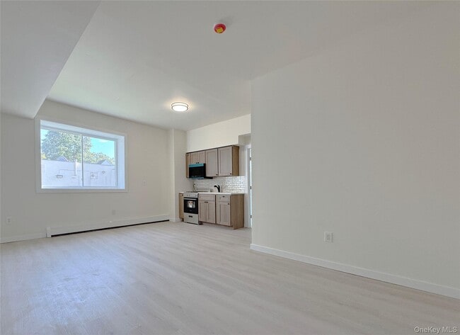 Building Photo - 75 South Ave Unit 4 Rental