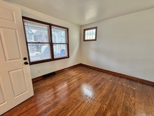 Photo - 359 Marilla St Unit Upper