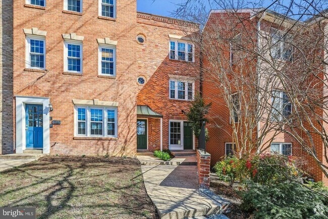 Building Photo - 4427 MacArthur Blvd NW Rental