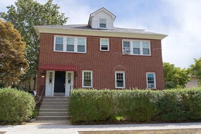 Building Photo - 9 9th St Unit 2nd Floor Rental