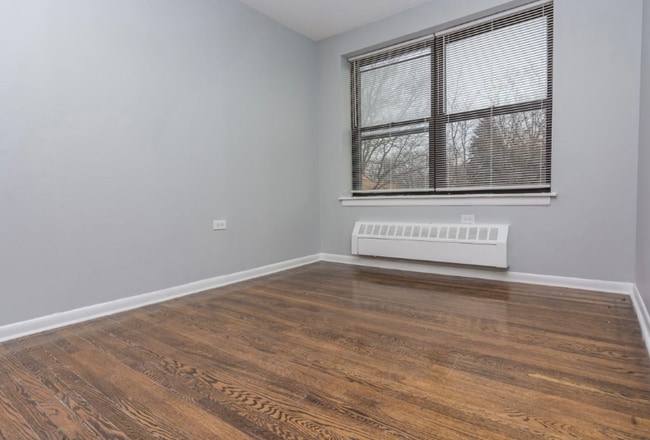 Photo - 7836 S South Shore Dr Unidad 2B