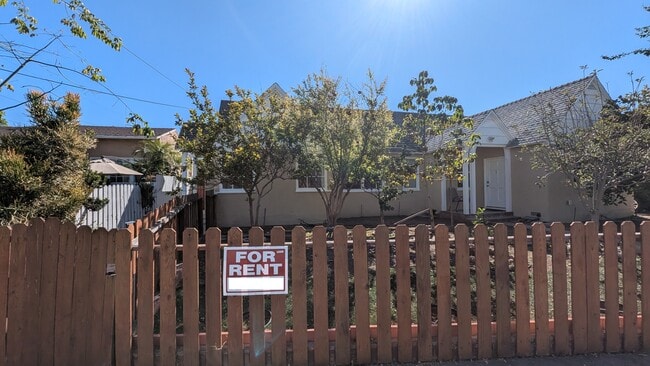 Building Photo - 312 W Olive St