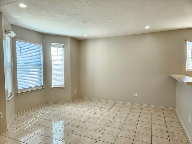 Photo - 9119 Regents Cove Ct