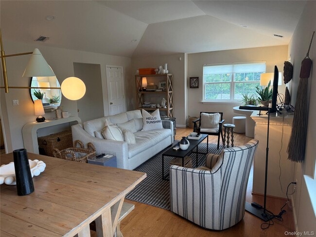 Photo - 1404 Aerie Way