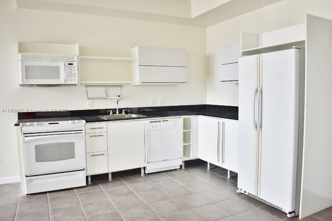 Photo - 690 SW 1st Ct Unidad 2325