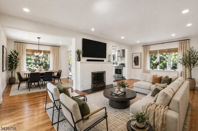 Photo - 296 Glen Ave