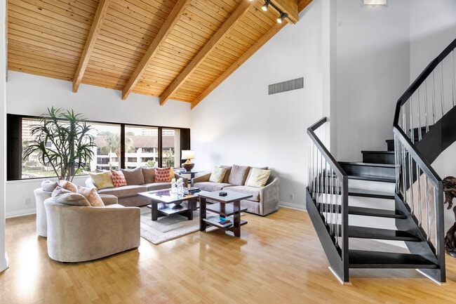 Photo - 1100 Marine Way W Unidad A3l