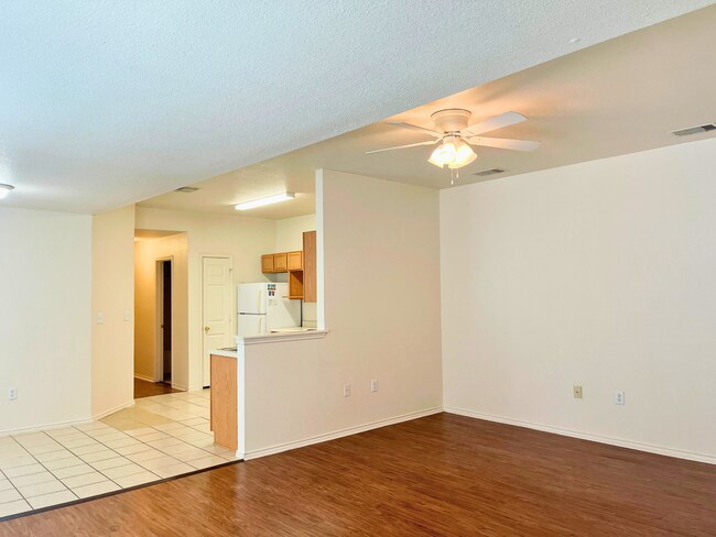 Photo - Kamary Lane-15415-15417 Unidad 15415