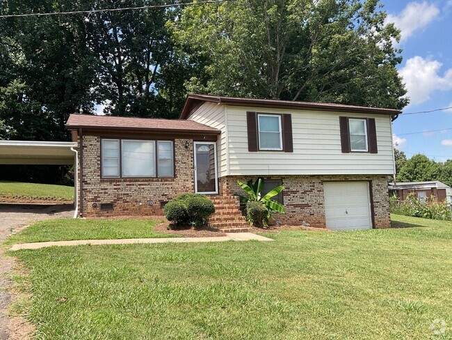 Building Photo - Available Now!! Beautiful 3 Bedroom Rental