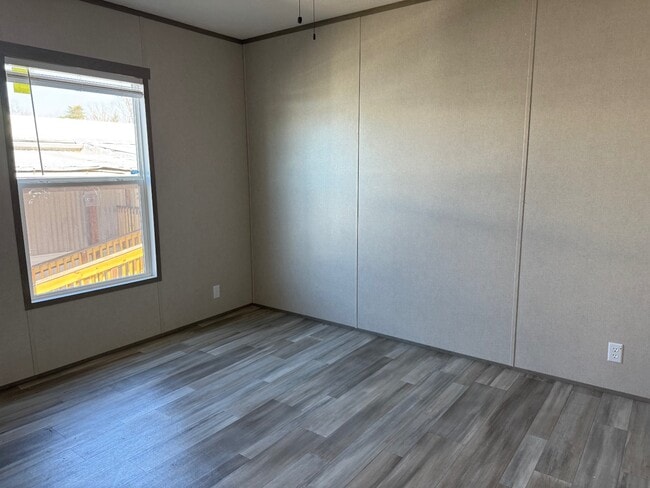 Photo - 580 Jessica Way