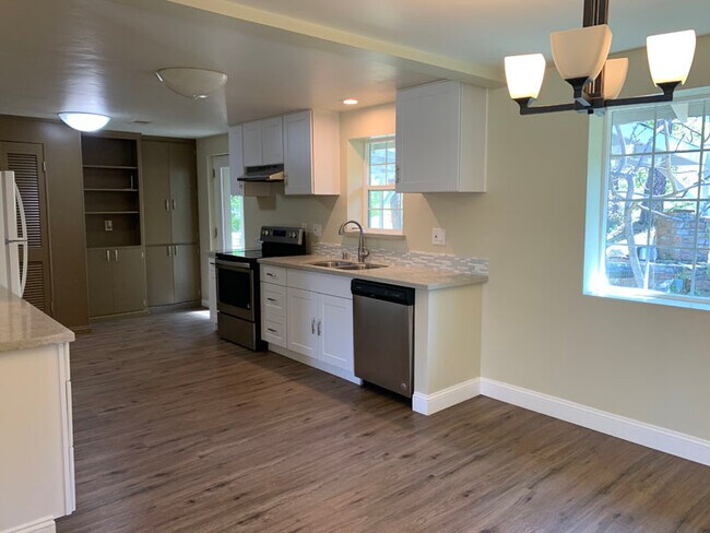 Photo - 2861 Smith Flat School Rd