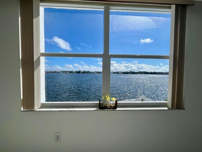 Photo - 301 Croton Ave Unit 305